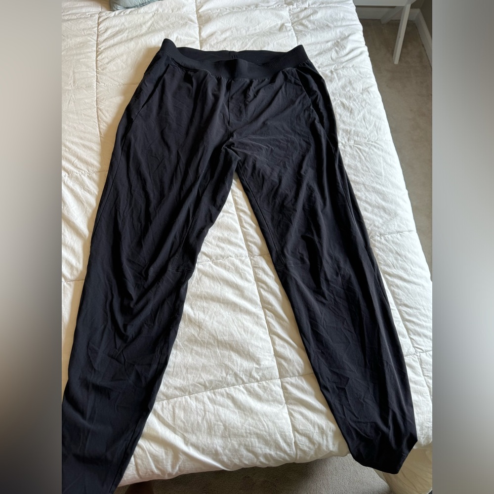 Men’s Lululemon size large pants, black. Tapered leg